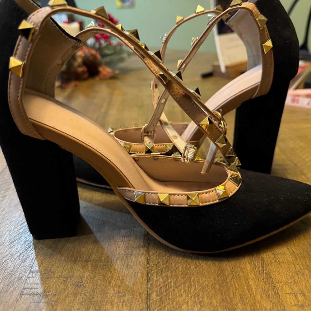 SHEIN Black and Tan Strappy Studded Closed Toe Heels NWOB - Picture 4 of 10